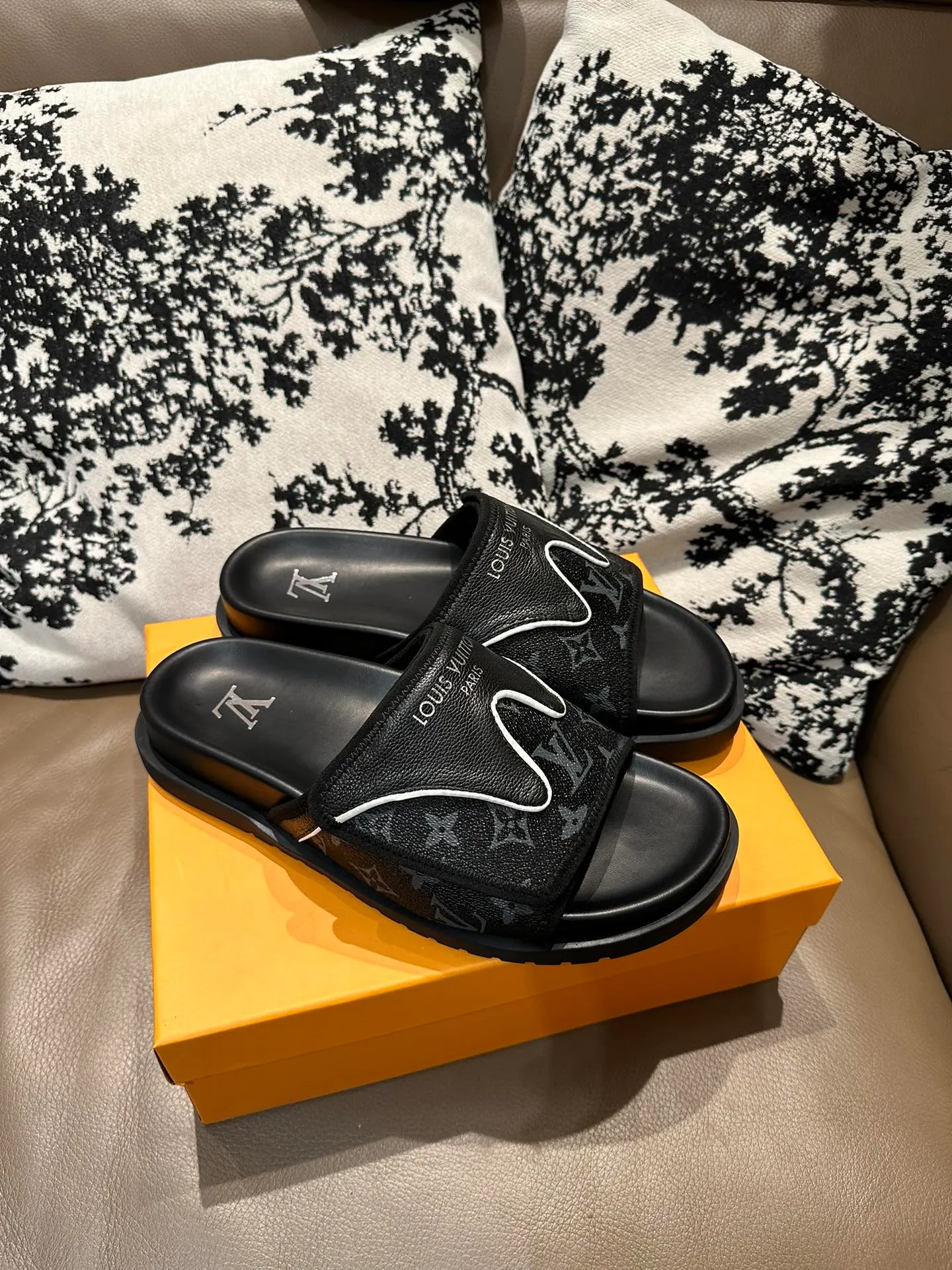 Men's shoes💰340💰 LV Velcro new style, cowhide surface, sheepskin lining, size 36-46